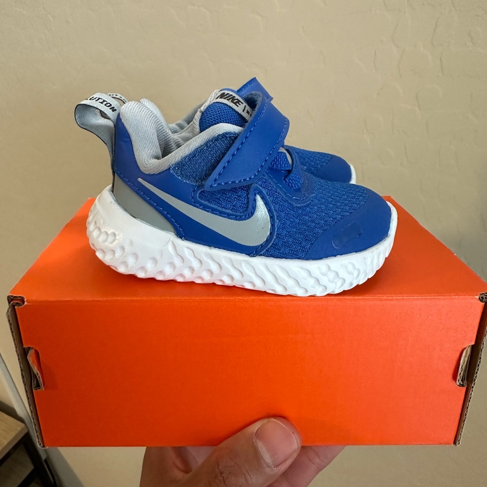 Nike Revolution 5